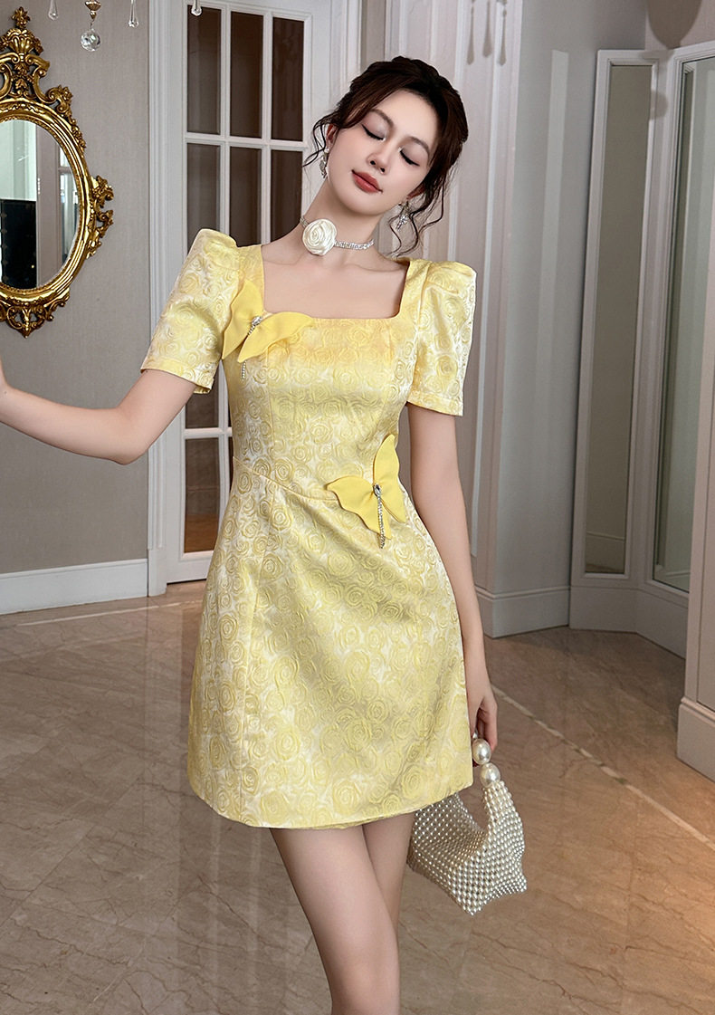 Đầm suông nữ midi cổ vuông tay bồng họa tiết hoa — [Vàng chanh] chi tiết 10