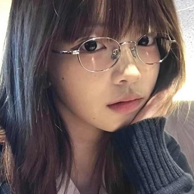 New Retro Medium Flavor Oval Frame Anti-blue Light Flat Mirror Small Frame Commuter Plain Artifact Myopia Glasses