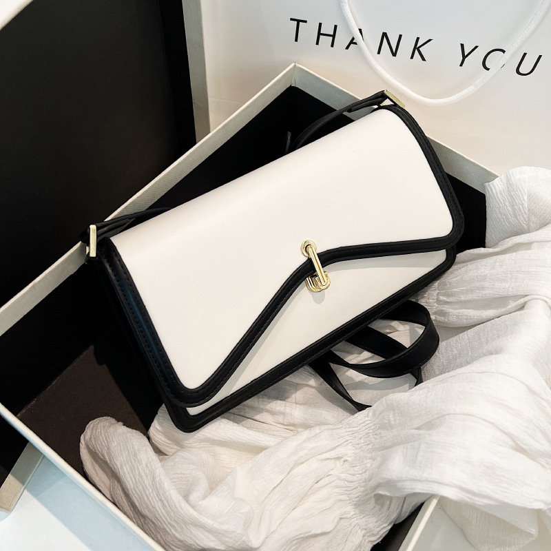 Bags Female 2022Summer Korean New ins Small minority Design Shoulder Armpit Package Fashion Simple Small square Package  包包女2022夏季韩版新款ins小众设计单肩腋下包时尚简约小方包 Bags Female 2022Summer Korean New ins Small minority Design Shoulder Armpit Package Fashion Simple Small square Package 