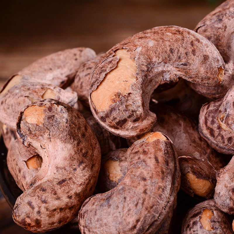 Large Purple-Skinned Cashew Nuts with Salted Flavor, Crispy Wholesale Local Specialty Cashew Nuts, Roasted Seeds and Nuts Snacks in Bulk