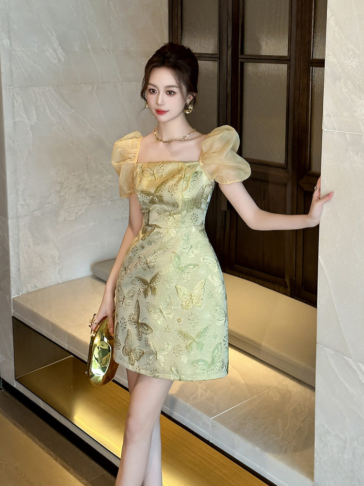 Đầm cổ yếm retro Pháp tay phồng thêu hoa, dáng chữ A, eo cao — [Bướm vàng]