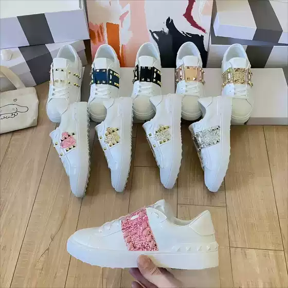 V Brand Rivet White Shoes for Women 2025 All Year Round Classic Versatile Fashion Heightening Sneakers Couple Casual Sports Sneakers