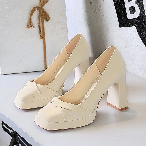 Giày Cao Gót Nữ Đế Xuồng Da Bóng Mũi Vuông Chiều Cao Đế Khoảng 8cm Màu Kem, Đen