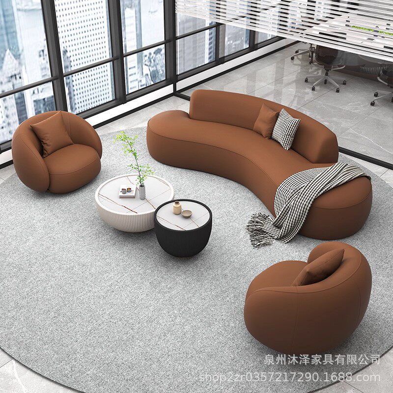 สำนักงานสบายๆโซฟาโค้งโต๊ะกาแฟรวมกันที่เรียบง่ายทันสมัยโรงแรม...