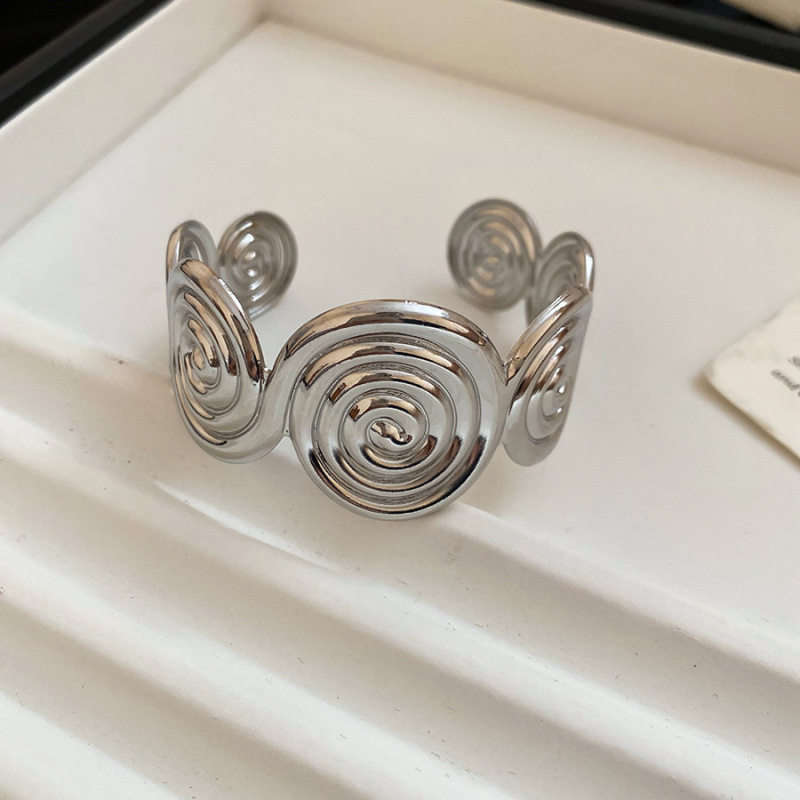 สั่งซื้อนำเข้า สร้อยข้อมือเปิดตาหยดน้ำมันสแตนเลส สร้อยข้อมือหรูหราเบา ๆ และสร้อยข้อมือระดับไฮเอนด์ เครื่องประดับแฟชั่นบุคลิกภาพที่พูดเกินจริงในยุโรปและอเมริกาขายส่ง จากจีน 1688 taobao alibaba tmall