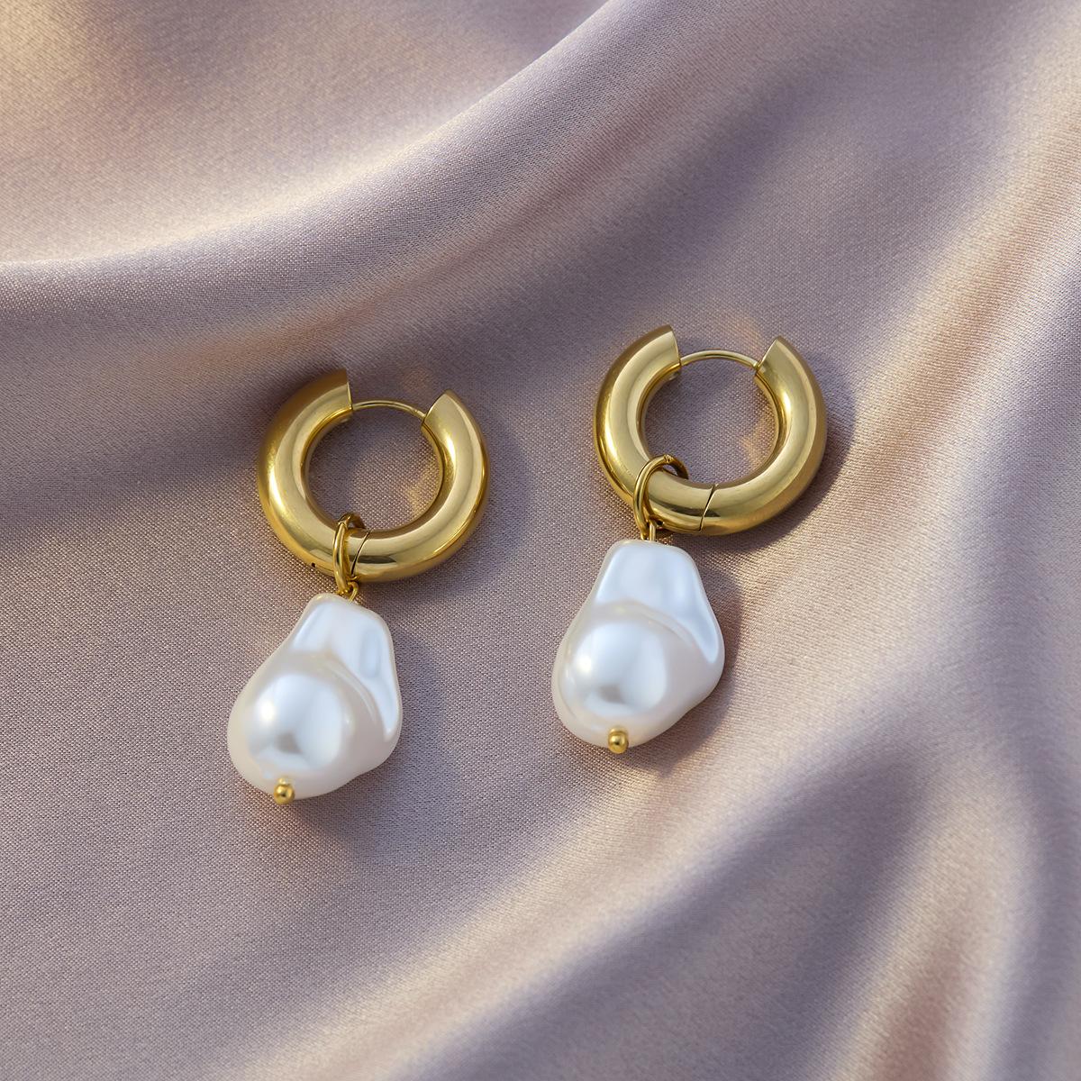 バロックパールイヤリング