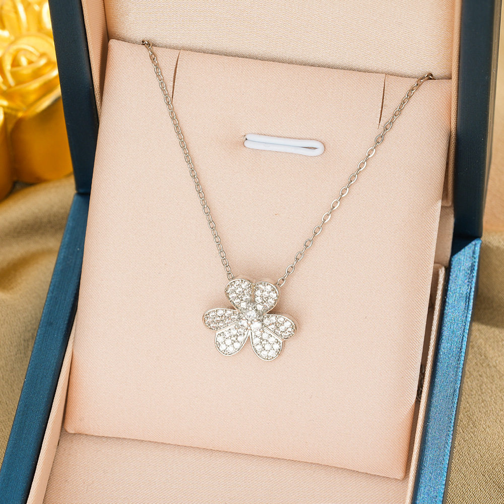 421 スリーフラワー ネックレス - シルバー