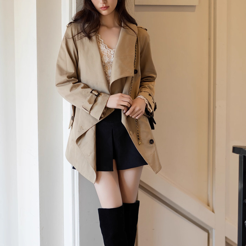 Áo trench coat nữ dáng ngắn thắt eo cổ đổ phối lông cừu — Bầu không khí màu nâu sỏi