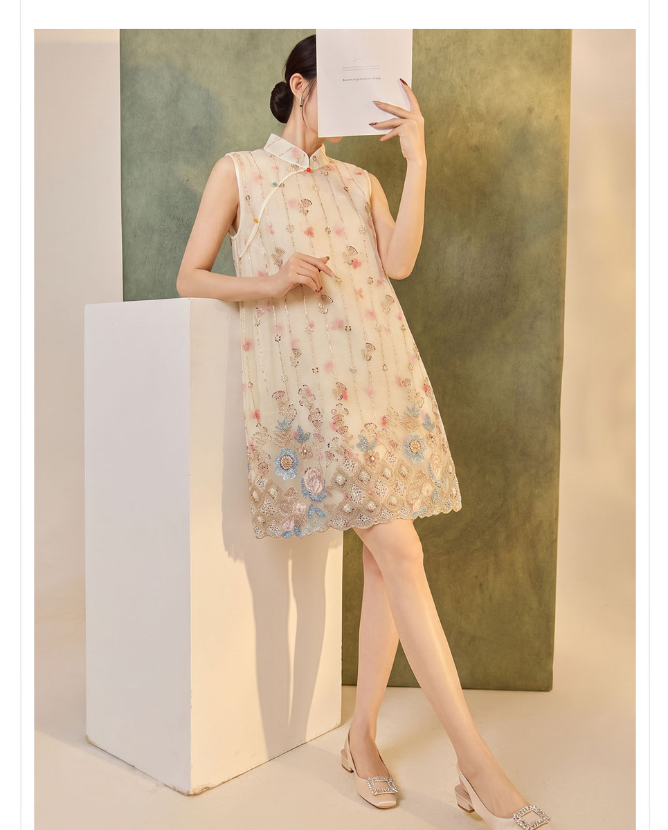 Đầm suông nữ cổ đứng thêu đính cườm họa tiết hoa — Màu mơ mây (giao hàng trong 7 ngày), Màu mơ mây (giao hàng trong ngày)