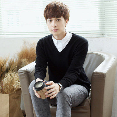 跨境新款韩版秋冬男士V领大码毛衫针织宽松纯色男毛衣打底衫
