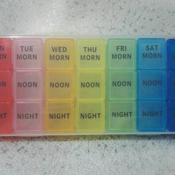 Factory Direct Sales English One Week Colorful 3 Small Compartments 7 Days 21 Compartments Pill Box Elderly Gift Hook Type Pill Box Storage Box