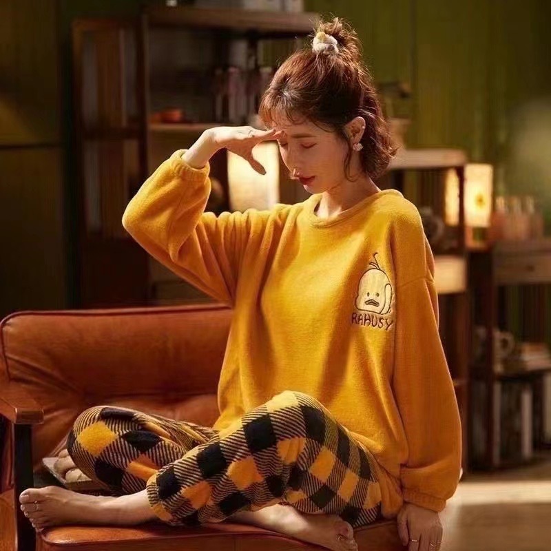 卡通甜美歪头熊同款睡衣女秋冬季珊瑚绒加厚宽松大码外贸跨境套装