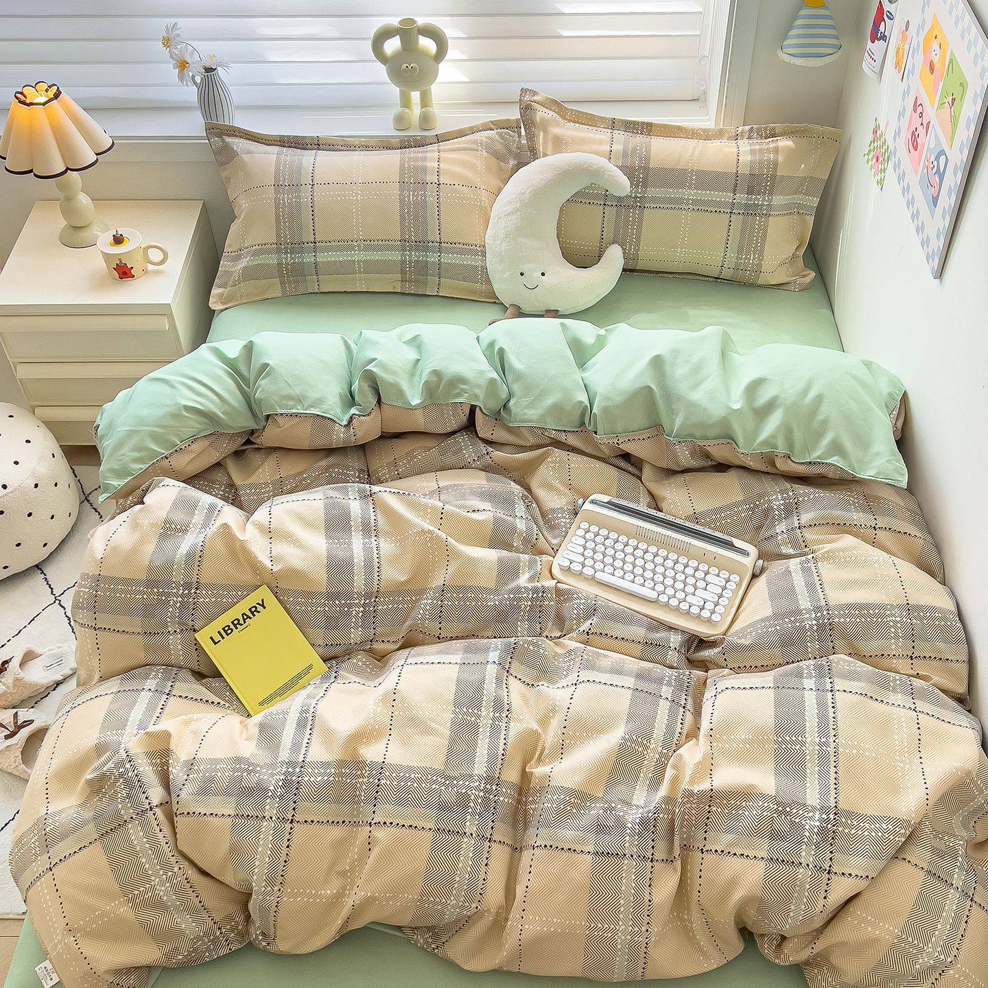 Autumn and Winter Thickeneded Cotton Four-Piece Set Ins Naked Sleeping Pure Cotton Bed Bed Sheets Quilt Cover Class a Dormitory Bed Brushed Three-Piece Set