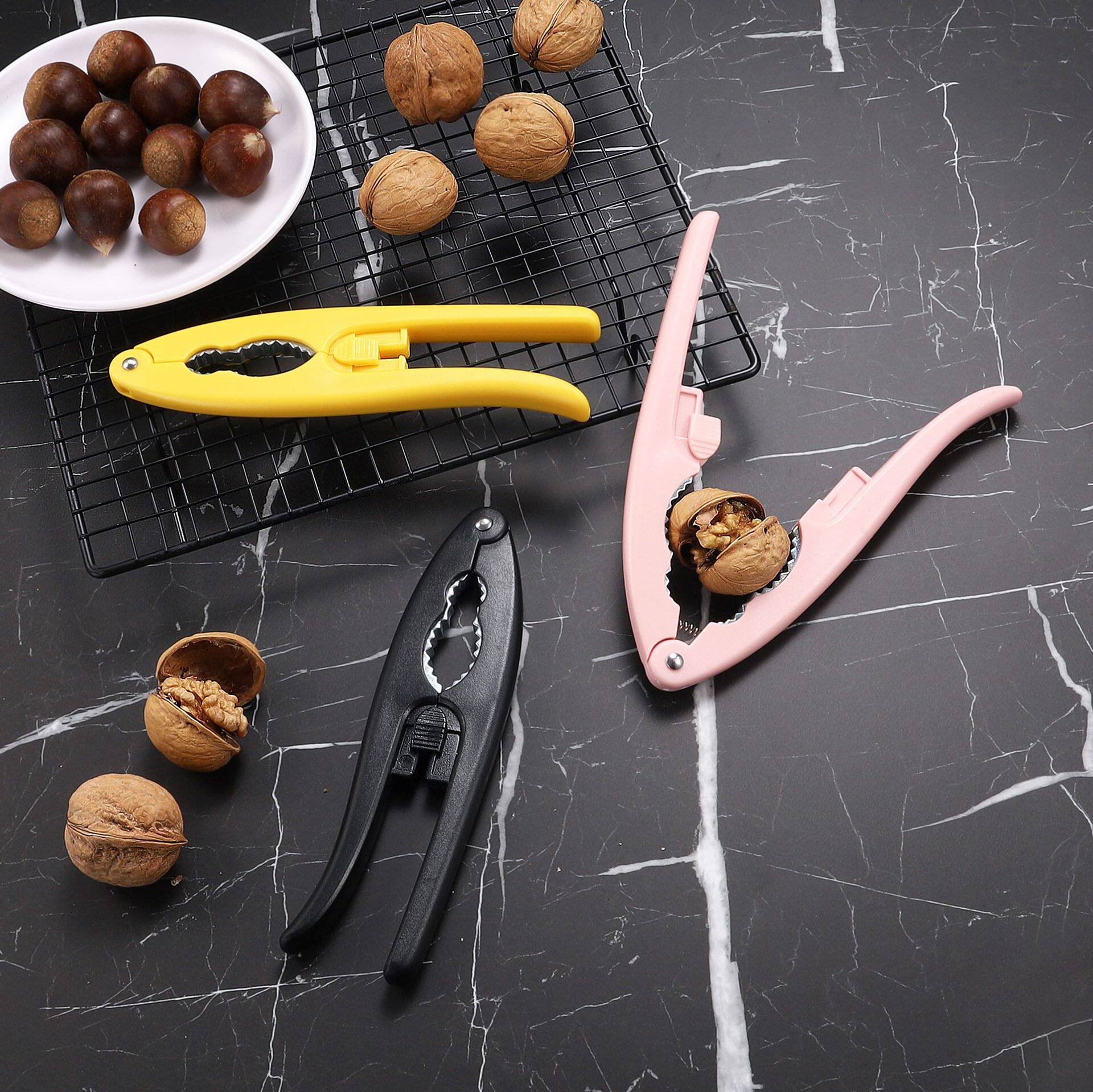 Walnut Cracker Multifunctional Walnut Opener Hazelnut Clip Walnut Peeling Tool Nut Opener Magic Tool Shell-Breaking Nut Pliers