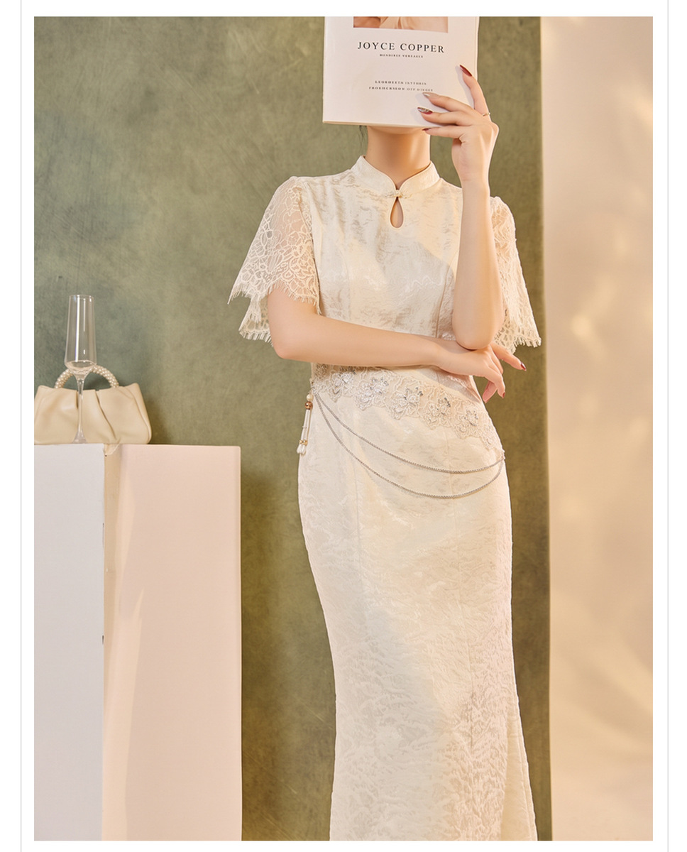 Bộ áo dài cách tân dáng ôm họa tiết hoa dệt jacquard kèm khăn choàng ngọc trai tháo rời — Vân kiều, Váy liền, Bộ