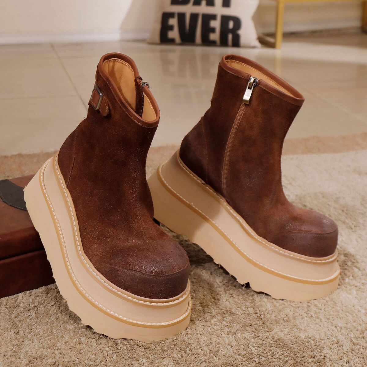 Boot nữ cổ ngắn da bò thật đế dày tăng chiều cao, thiết kế cá tính nhẹ nhàng — màu, màu cà phê