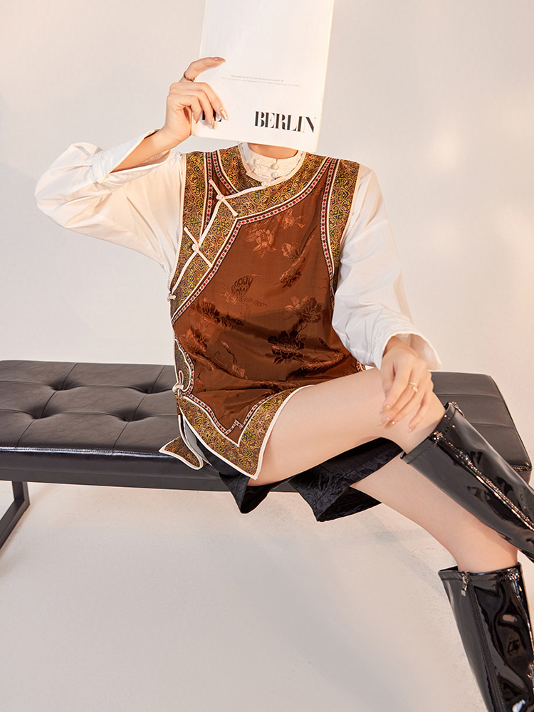 Áo vest nữ dáng trung dài màu xanh lá họa tiết hoa thêu