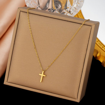 Cross Necklace Women's New 18K Gold Clavicle Chain Women's High-End Titanium Steel Non-Fading Jewelry Niche Design