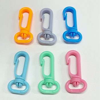 POM plastic lobster buckle 360 degree rotating hook luggage buckle environmental protection plastic key chain more can dog buckle 15MM