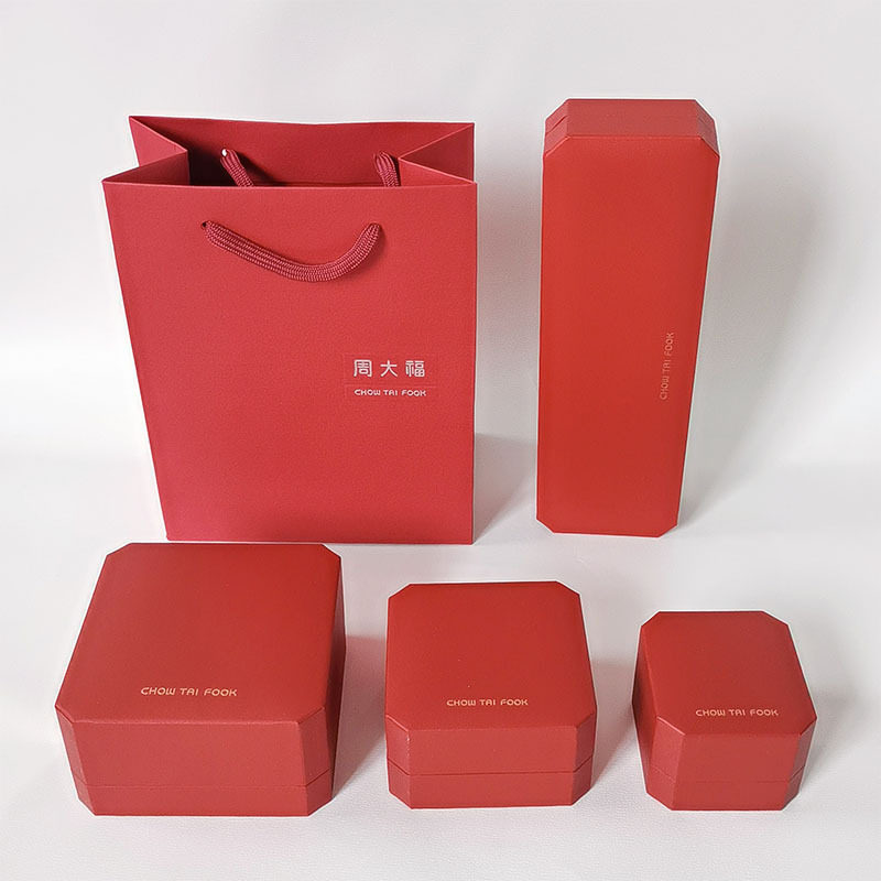 [Authentic Chow Tai Fook] Wedding Jewelry Box Velvet Lined Anti-Scratch Portable Wedding Gift Jewelry Box for Girlfriend