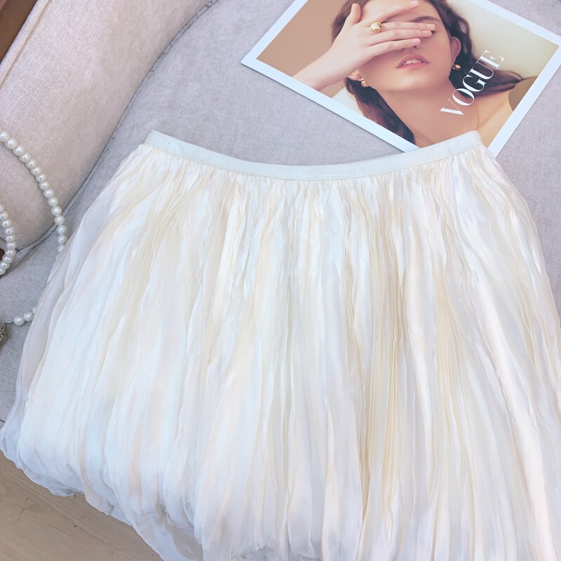 Chân váy midi chữ A cạp cao xếp ly nhẹ, dáng xòe thanh lịch — Huyền Phong - Trắng Ánh Trăng (dành cho người cao), Huyền Phong - Trắng Ánh Trăng (dành cho người nhỏ nhắn), Vàng nhạt (dành cho người cao), Vàng nhạt (dành cho người nhỏ nhắn)