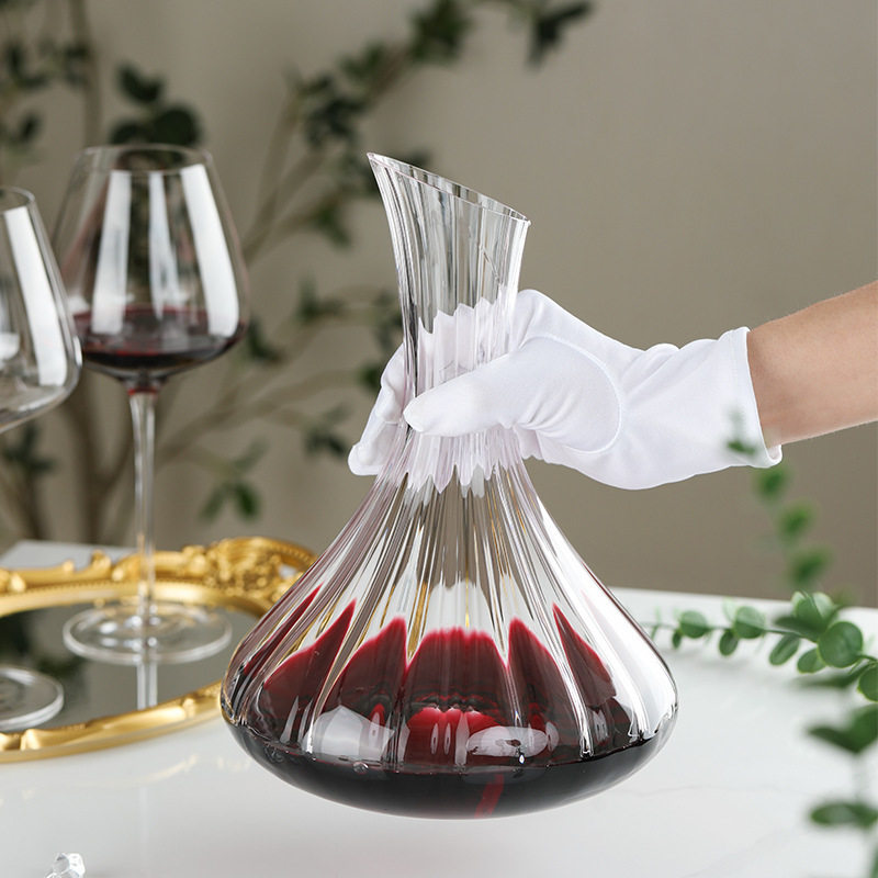 Restaurant Striped Crystal Red Wine Decanter with Slanted Mouth for Quick Decanting Wine Decanter for Home Use and Commercial Use