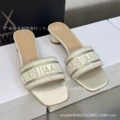 Pearl white round heel 4cm
