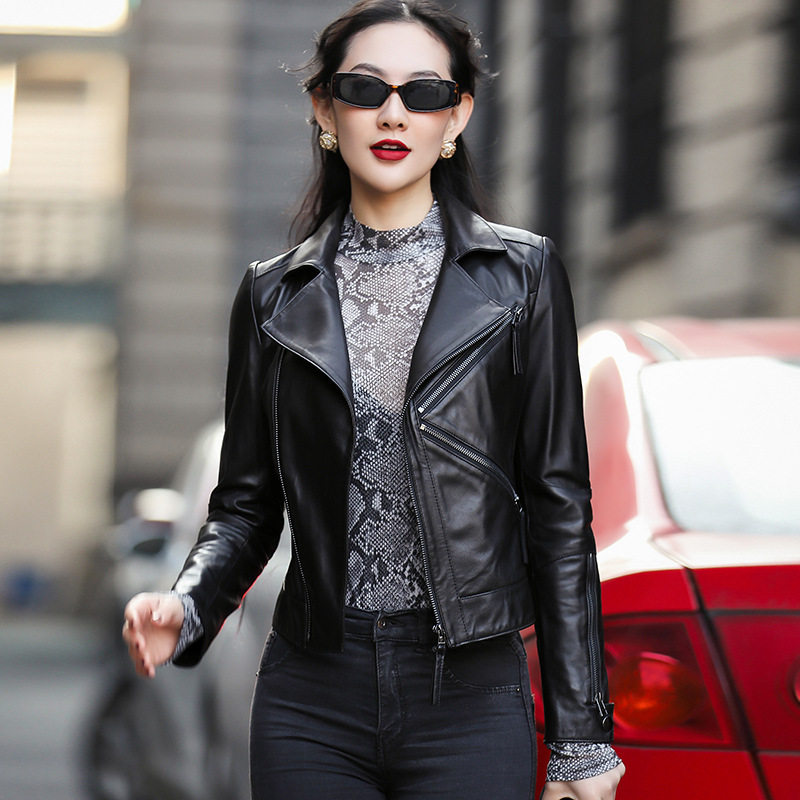 Áo Khoác Da Cừu Nữ Kiểu Moto Ngắn Ôm Dáng Màu Đen