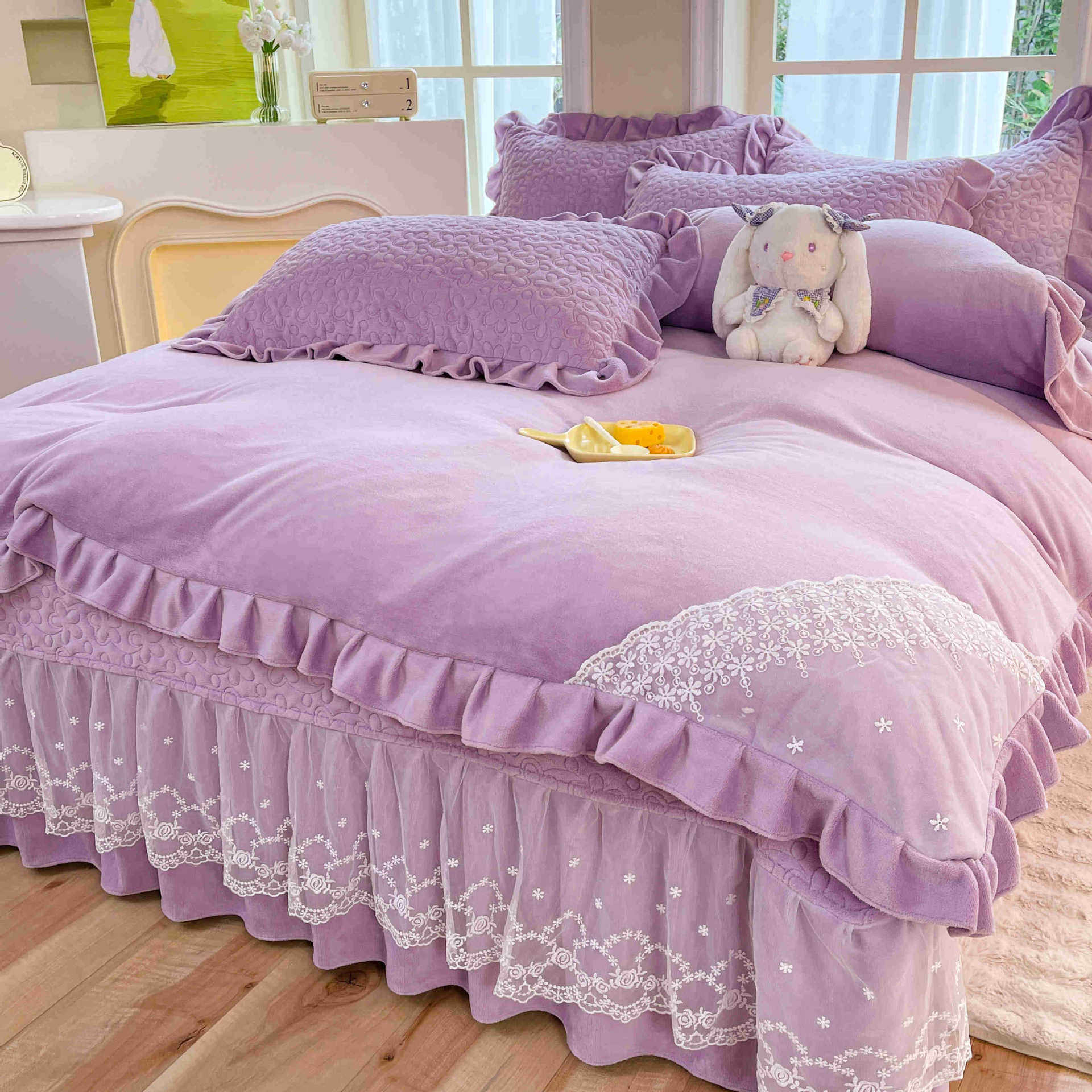 Double-Sided Milk Velvet Four-Piece Bed Set, New Single Bed Cover, Bed Skirt, Lace Winter Fleece-Lined Thickeneded Coral Velvet Quilt Cover