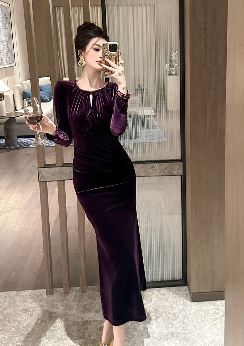 Đầm nữ nhung cổ tròn đính đá khoét lỗ dáng ôm body — Màu đen, Màu tím