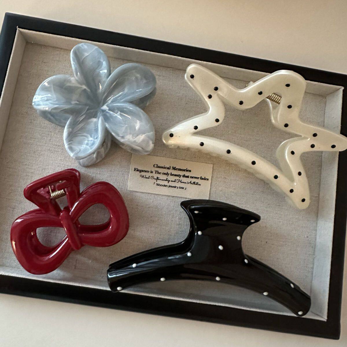 Popular niche high-looking polka-dot frangipani clip, simple...