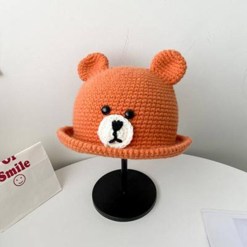 オレンジ色の熊盆帽