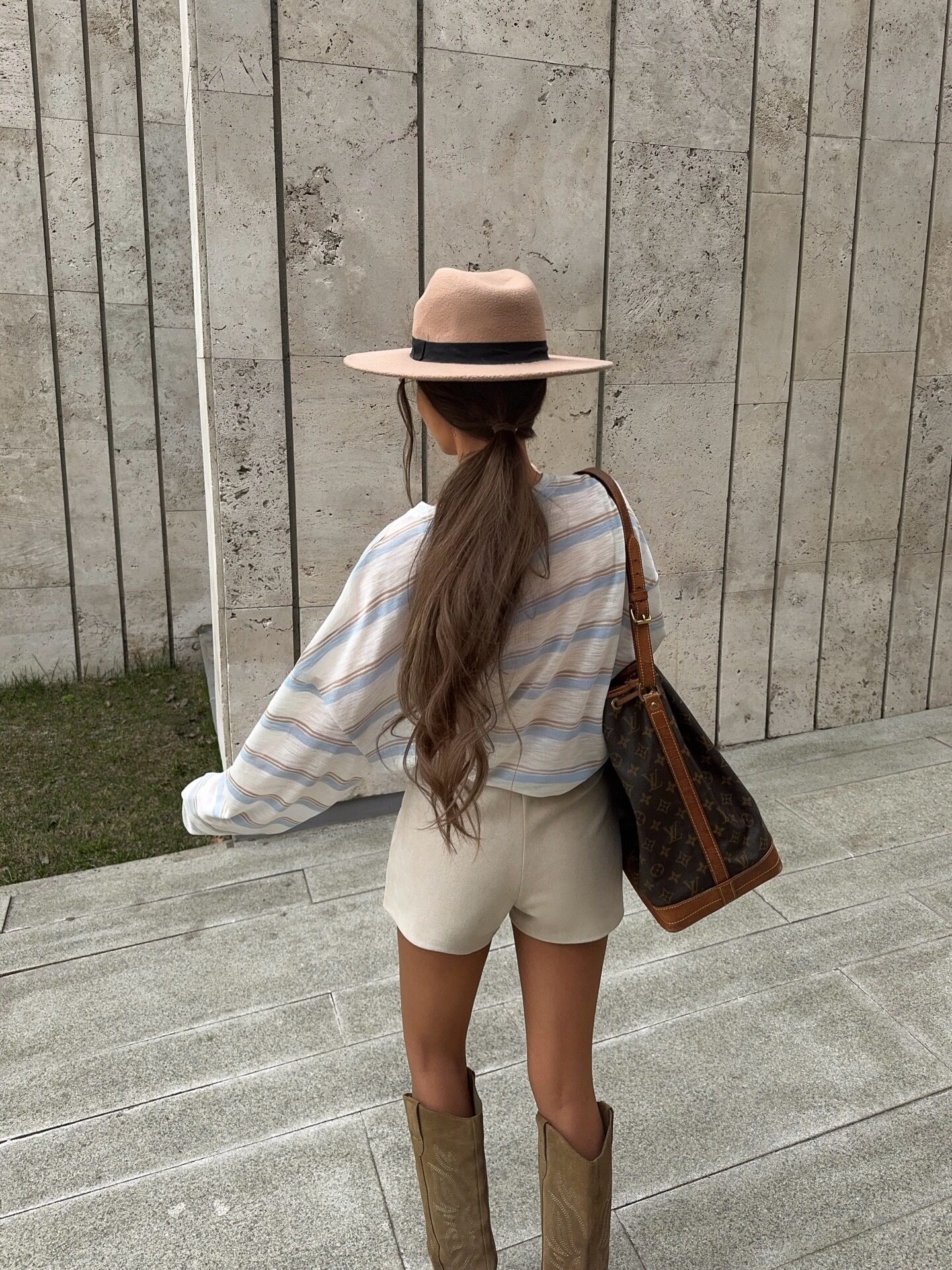 Striped Loose Fit Long Sleeve T Shirt for Women Stylish Knot Design Casual Everyday Wear Wholesale Available