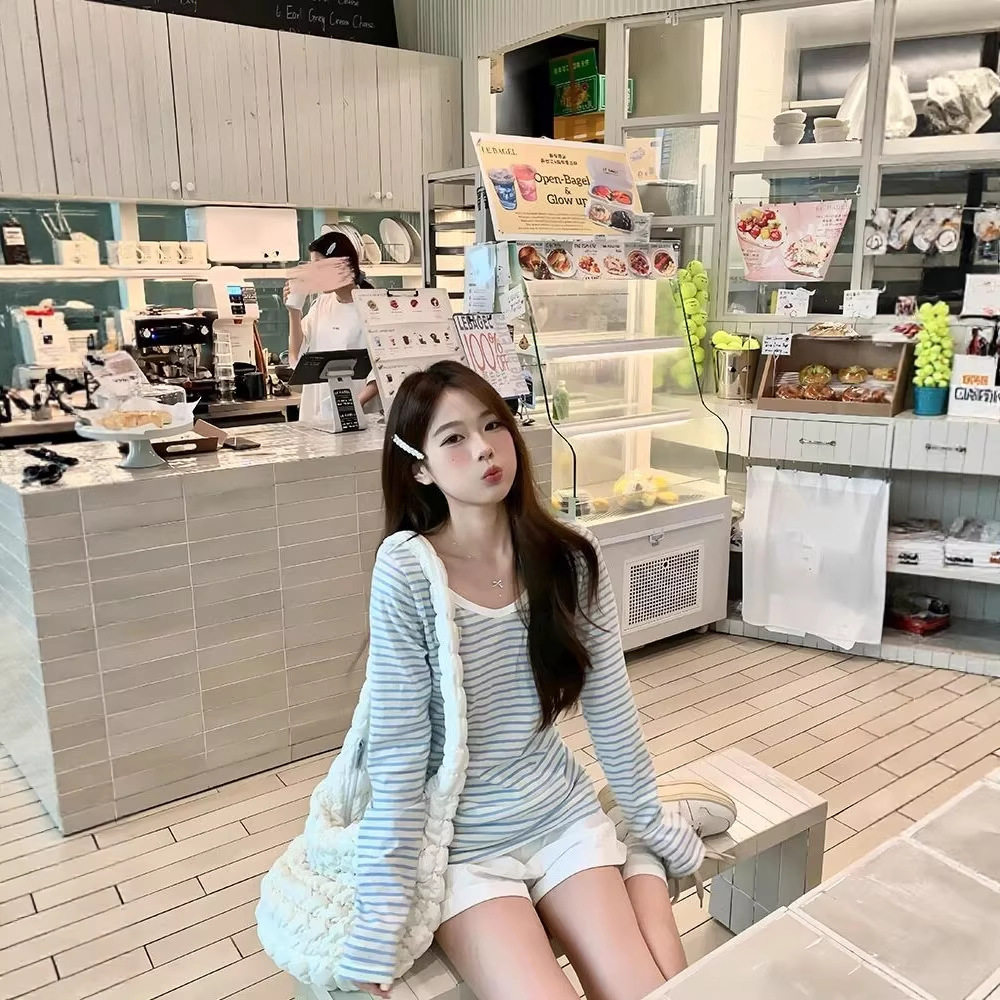 เสื้อยืดแขนยาวกันแดด ลายทาง คอวีสีน้ำเงิน Jiaoxi Ting สำหรับผู้หญิง เสื้อทรงหลวม สไตล์เกาหลี ใส่สบาย