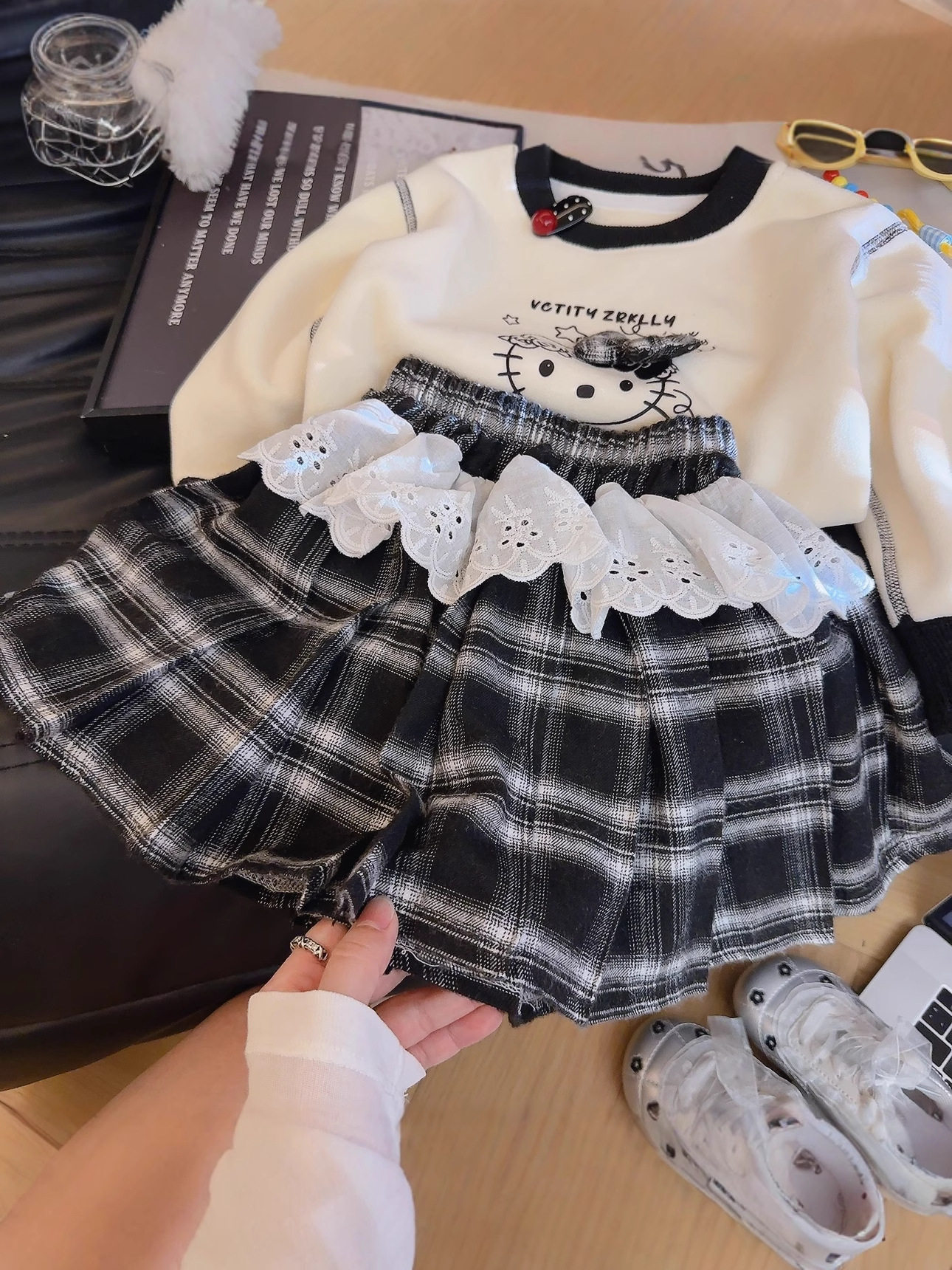 Girls' Seamless Fleece-Lined Hoodie Set, Sweet Casual Long-Sleeve Hello Kitty Top, Leggings & Plaid Skirt Three-Piece Outfit