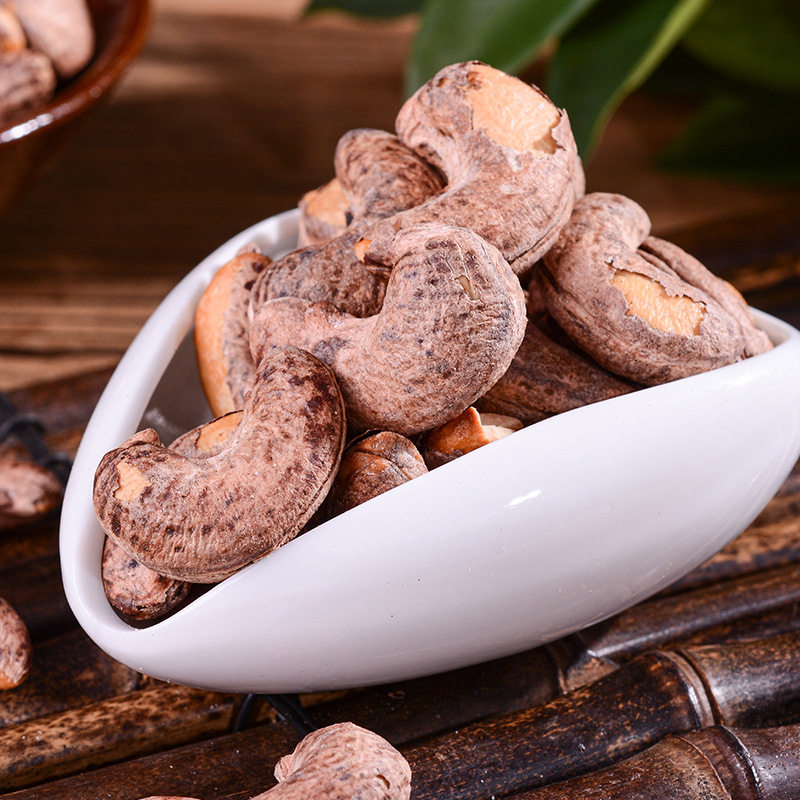 Large Purple-Skinned Cashew Nuts with Salted Flavor, Crispy Wholesale Local Specialty Cashew Nuts, Roasted Seeds and Nuts Snacks in Bulk
