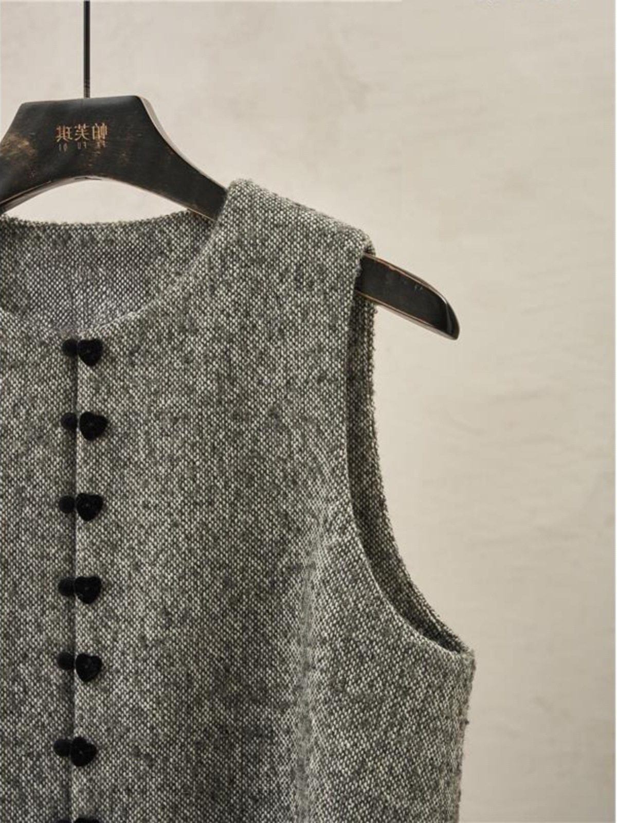 Black and Gray Color-Blocking New Chinese-Style Sleeveless Vest for Women, 2025 Autumn and Winter New Style, Patchwork Elegant Vest for Outerwear 7831