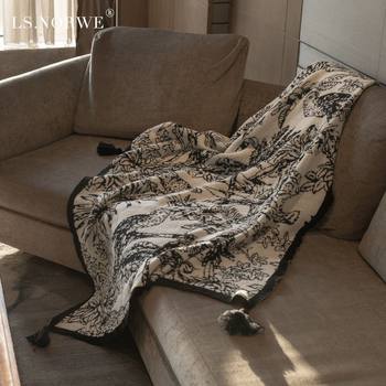 Knitted Blanket with Floral and Bird Pattern, Southern French Style Light Luxury Blanket, Black and White Sofa Blanket, Living Room Leisure Nap Blanket, Bedside Blanket
