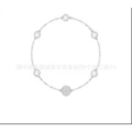 White gold magnetic clasp bracelet