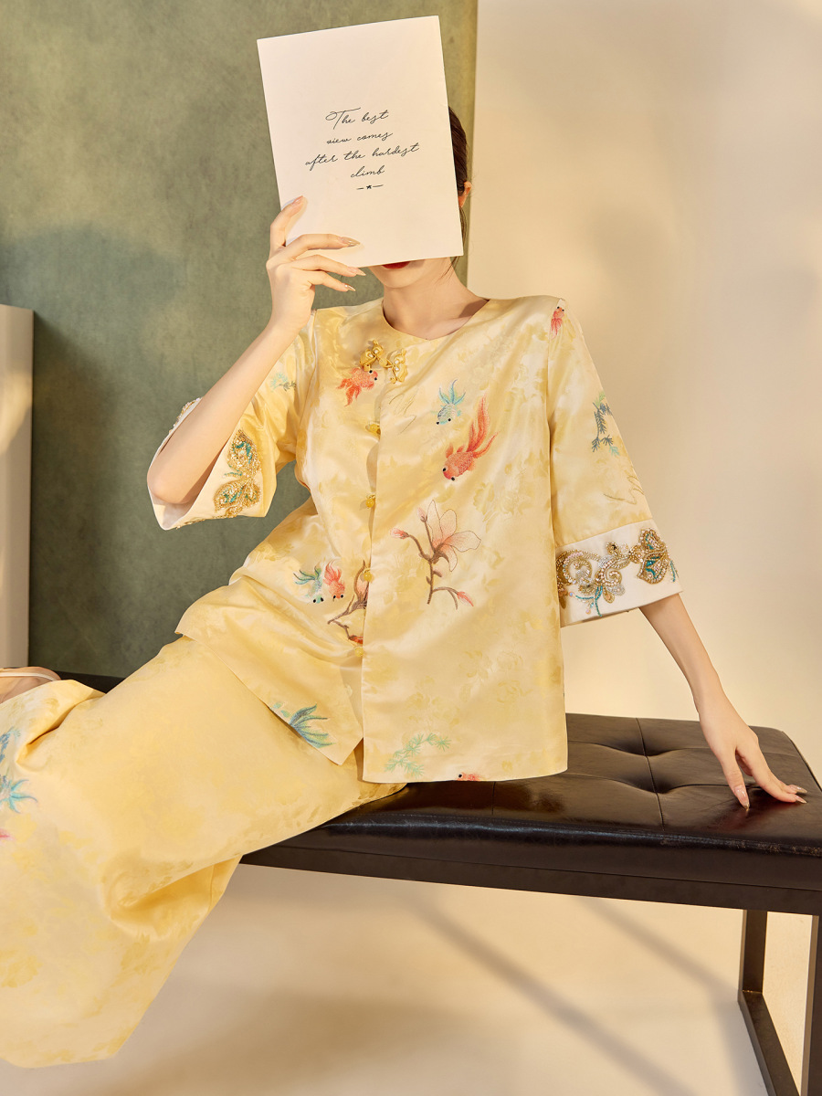 Bộ áo cổ tròn thêu hoa và chân váy chữ A dáng dài nữ — Váy Koi (giao hàng trong 7 ngày), Áo Koi (giao hàng trong 7 ngày)