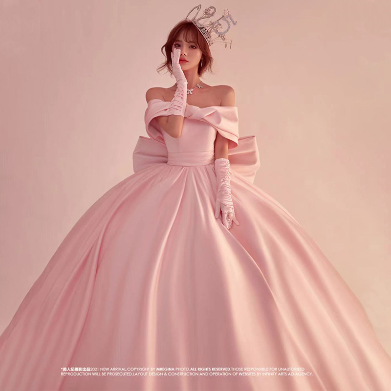 Studio New Theme Clothing Photo Photograph Fashion Princess Pink Formal dress Word Shoulder Satin Thick and disorderly Skirt Wed 影楼新款主题服装写真拍照时尚公主粉色礼服一字肩缎面蓬蓬裙婚纱 Studio New Theme Clothing Photo Photograph Fashion Princess Pink Formal dress Word Shoulder Satin Thick and disorderly Skirt Wedding 