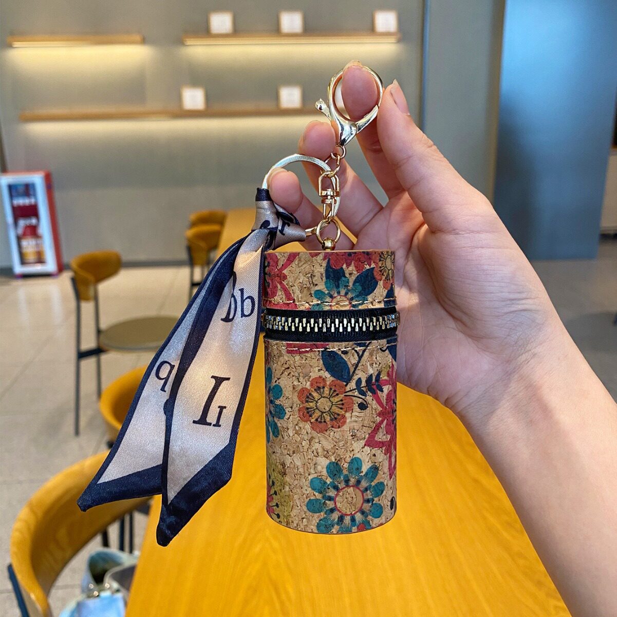 New European and American Retro Paper Wood Grain Bucket Mouth Red Envelope Fashion Cylindrical Headset Lipstick Key Coin Purse