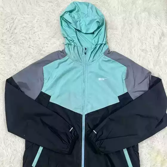 In-Stock Spring and Autumn Windproof New Thin Windbreaker Sports Unisex Woven Casual Loose Sun-Protection Jacket with Hood
