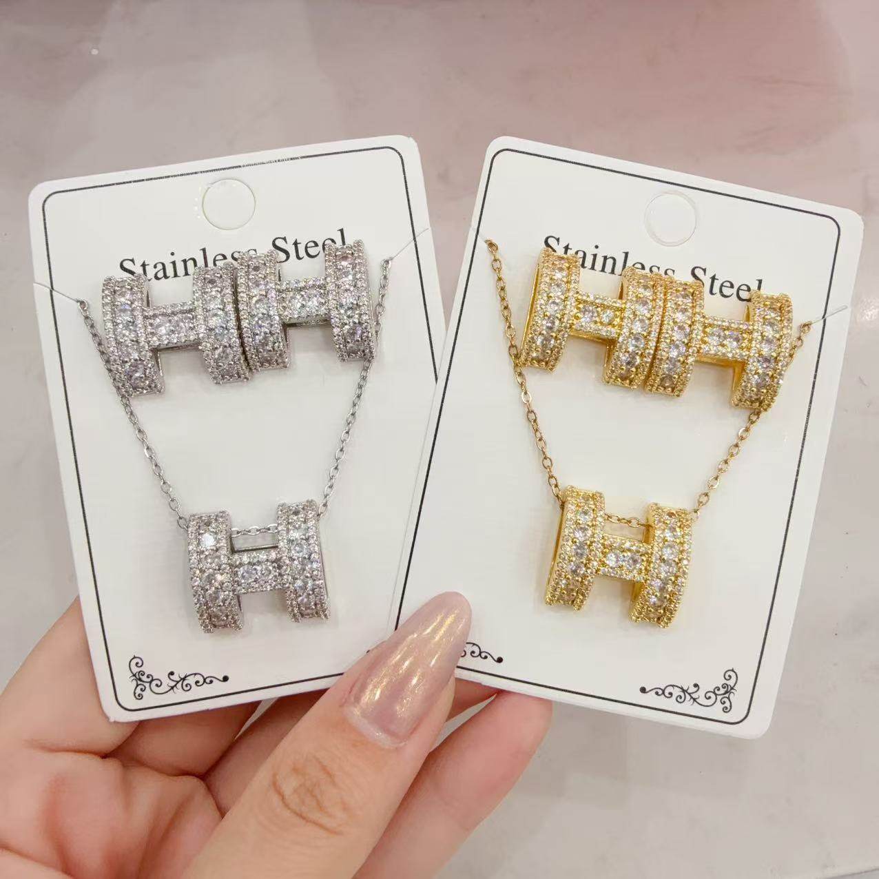 Cross-border explosions 2024 diamond necklace earrings suit Europe and the United States simple Joker clavicle chain factory wholesale direct batch