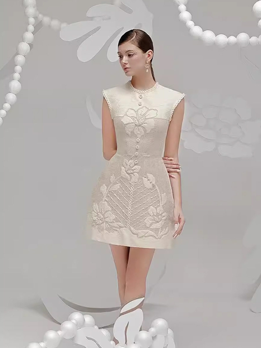 Đầm maxi ren thêu hoa cổ tròn không tay eo cao — Xăng-đan chi tiết 4