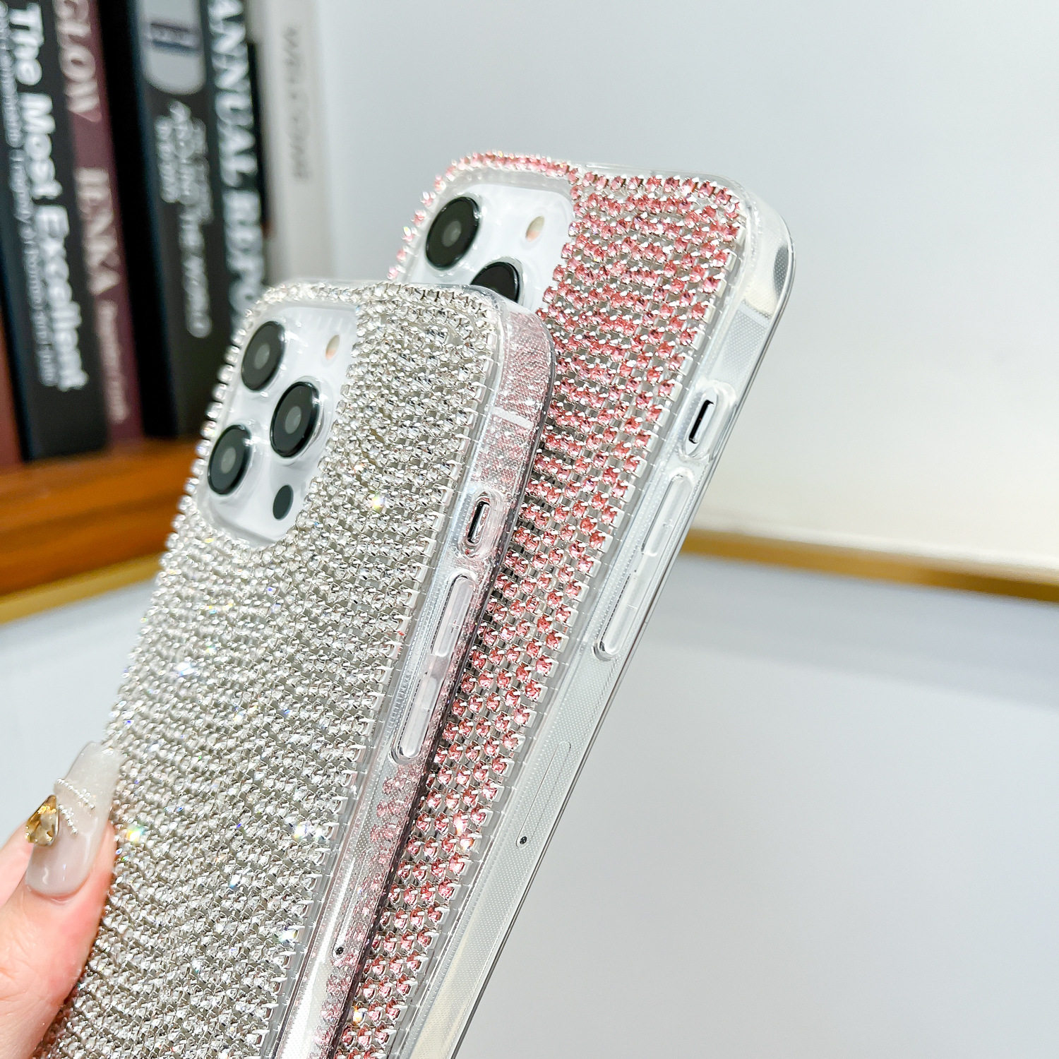 Luxurious Sparkling Diamond Case Suitable for Apple iPhone 17 Pro Max, Hand-Applied Diamond 16 Pro Max Feather Yarn Anti-Drop Phone Case