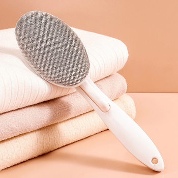 Wholesale rotating hair sticking device plastic long handle portable clothes long hair clothing coat anti-static hair remover