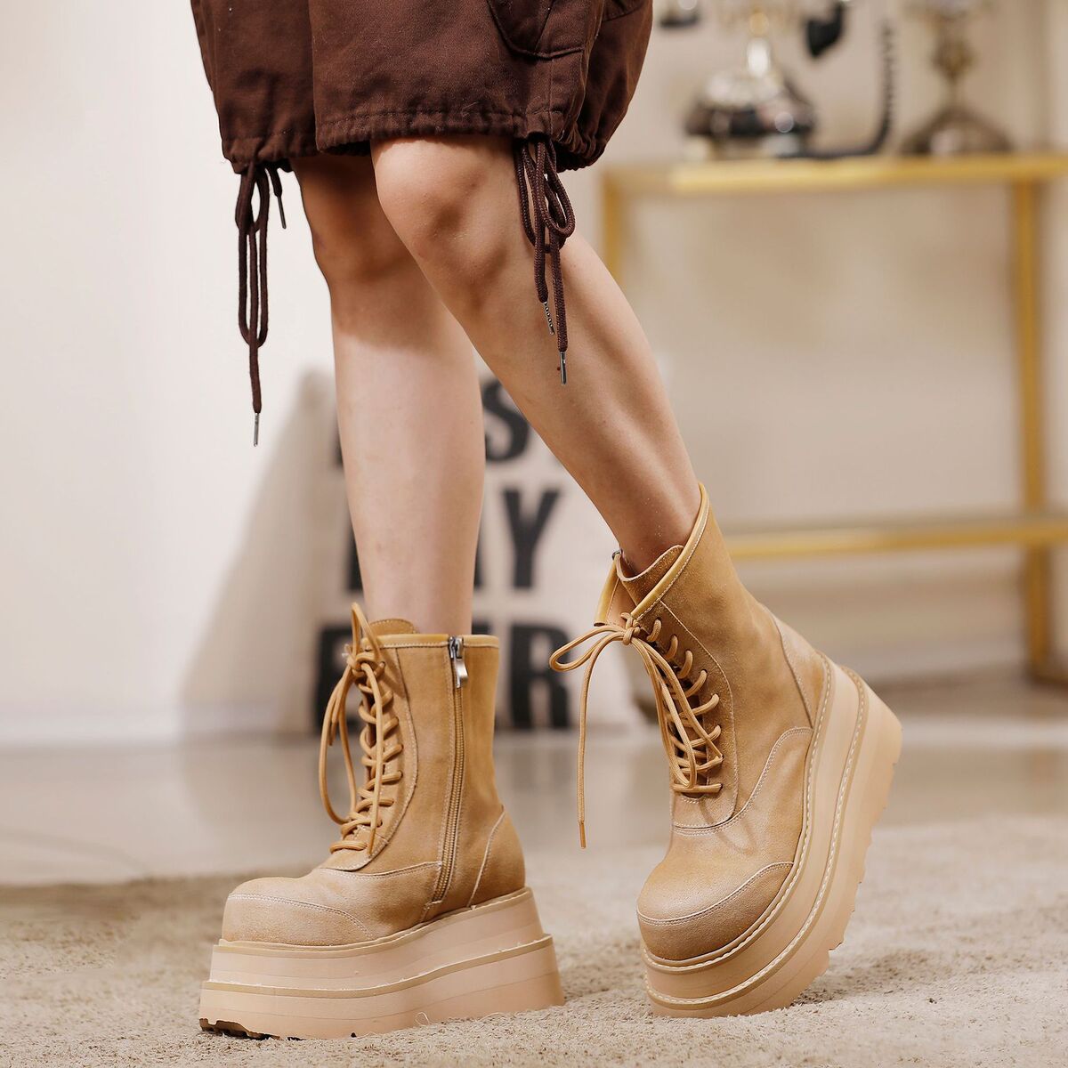 Boot Martin nữ đế dày cổ ngắn da bò thật tăng chiều cao — màu