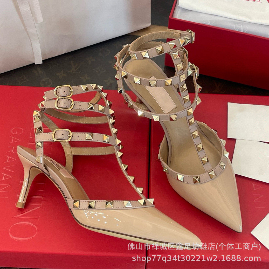 Factory Direct Sales High Version High Quality Ready-Made Vt Classic Rivet Patent Leather Pointed Toe Sandals with Heel Height 6.cm