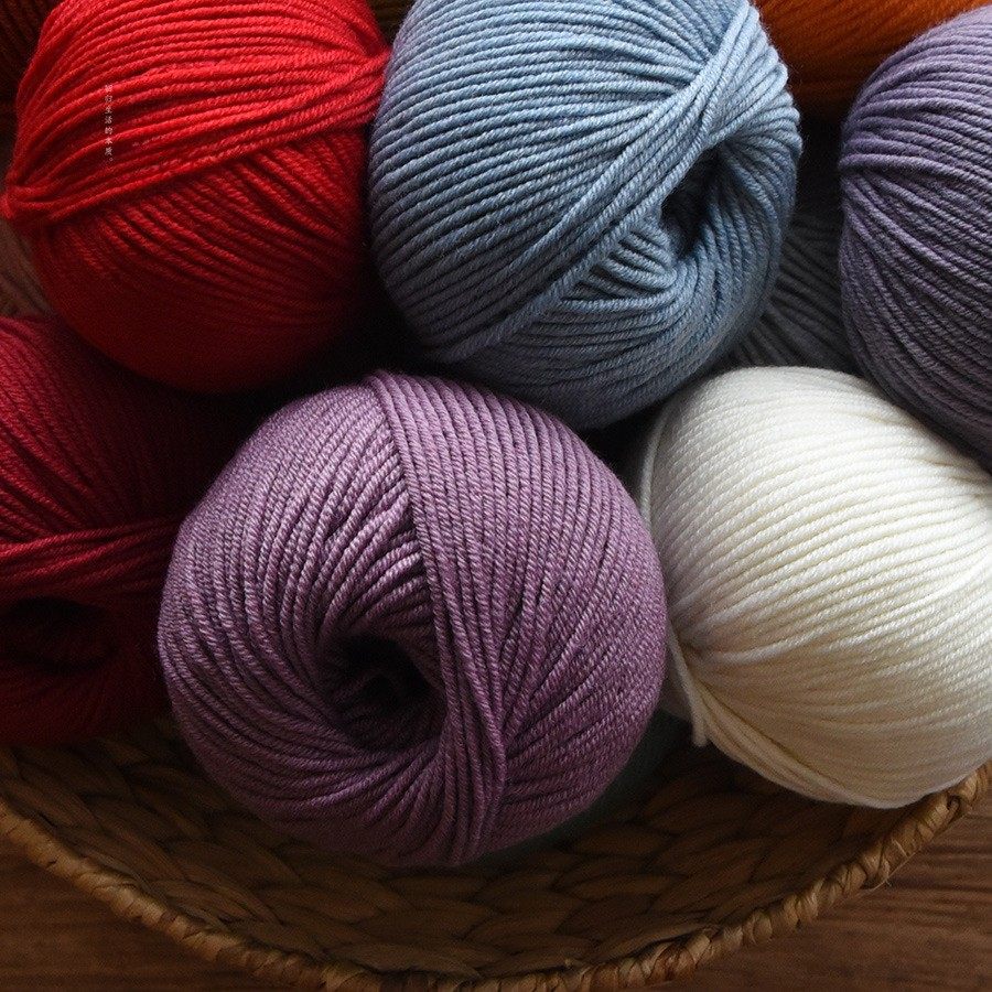 Wholesale Traceable Merino Pure Wool Yarn Medium Thick Yarn for Hand Knitting DIY Stick Knitting Scarf Yarn Ball